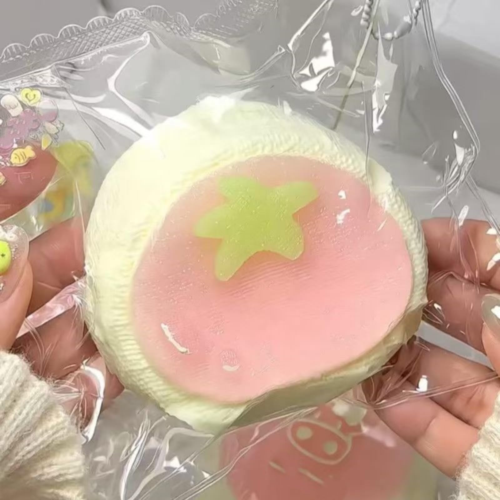 Amazon | スクイーズ玩具 スクイーズケーキ&猫の爪セット 水感伸縮自在
